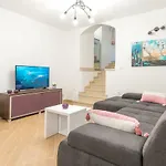 Laura Holiday home *