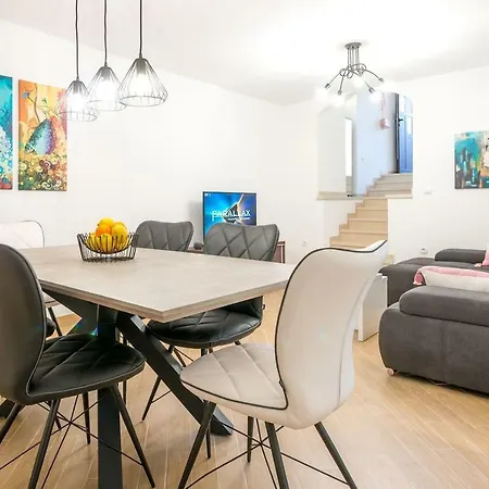 Laura بيت للعطل