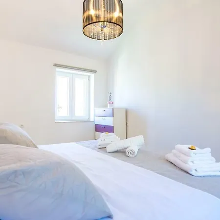 Laura * ドゥブロブニク