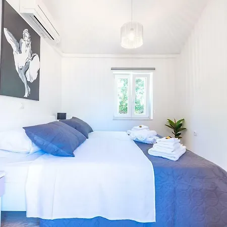 Laura * دوبروفينك