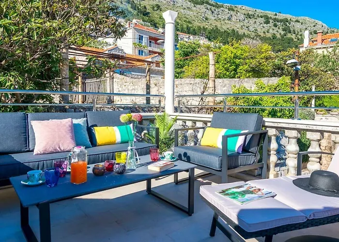 בית נופש Laura *